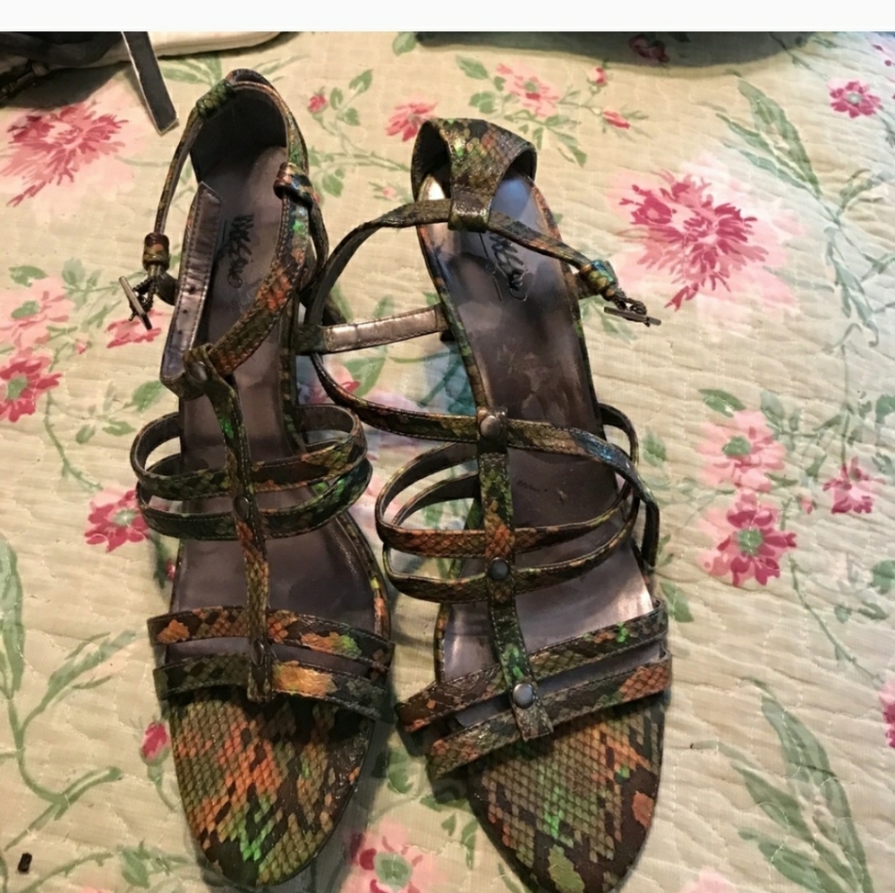 Heels reptile print